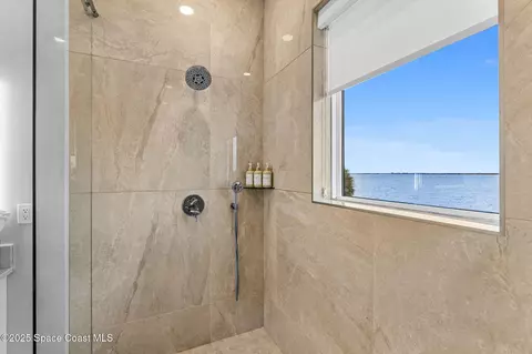 Bath - 1809 Riverview Dr, Melbourne, FL 32901 photo 8 of 9