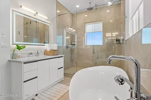 Bath - 1809 Riverview Dr, Melbourne, FL 32901 photo 6 of 9