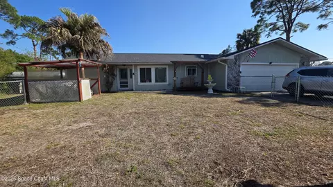 142 Tudor Rd SW, Palm Bay, FL 32908