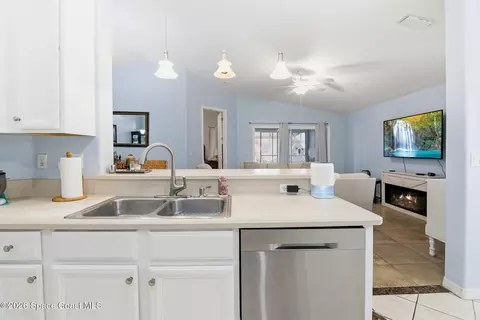 Kitchen - 3293 Cloudberry Pl, Melbourne, FL 32940 photo 3 of 4