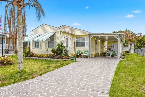 1027 Oriole Cir, Barefoot Bay, FL 32976