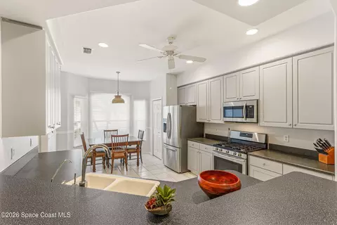 Kitchen - 1825 Ficus Point Dr, Melbourne, FL 32940 photo 4 of 5