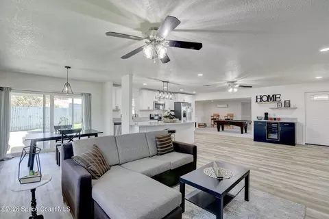 872 Sadnet Cir NE, Palm Bay, FL 32905