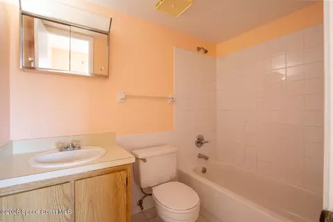 Bath - 2935 Thrush Dr #237, Melbourne, FL 32935 photo 1 of 2