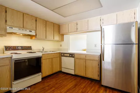 Kitchen - 2935 Thrush Dr #237, Melbourne, FL 32935 photo 2 of 3