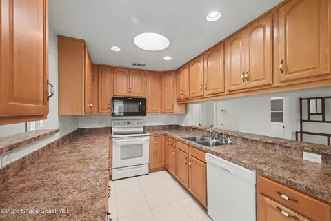 Kitchen - 1071 Continental Ave, Melbourne, FL 32940 photo 1 of 2