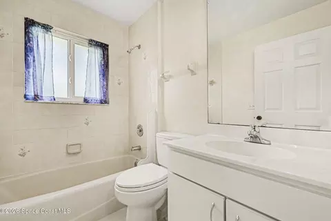 Bath - 1071 Continental Ave, Melbourne, FL 32940 photo 2 of 3