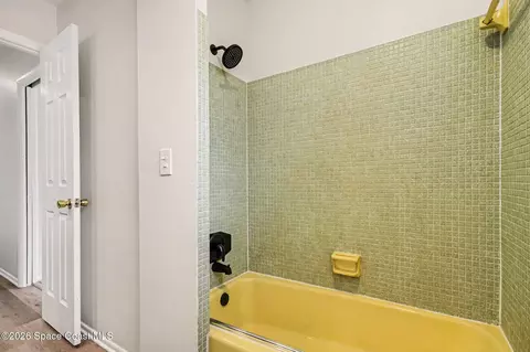 Bath - 770 Mohawk Ave, Melbourne, FL 32935 photo 2 of 3