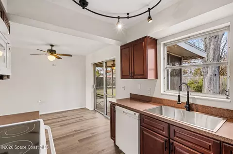 Kitchen - 770 Mohawk Ave, Melbourne, FL 32935 photo 4 of 4