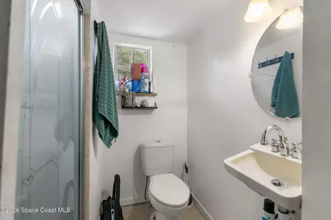 Bath - 355 Pine Ave, Cocoa, FL 32922 photo 2 of 2