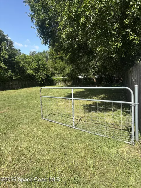 Exterior - 355 Pine Ave, Cocoa, FL 32922 photo 2 of 4