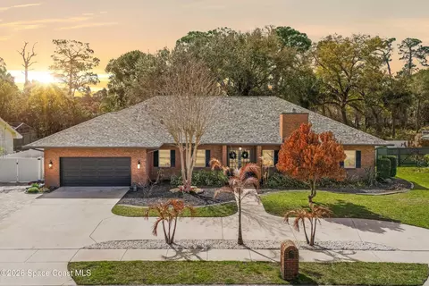 572 Lake Ashley Cir, Melbourne, FL 32904