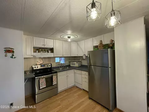 1020 Laurel Ct NE, Palm Bay, FL 32907