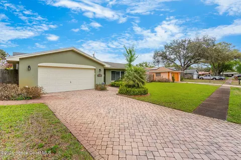 2608 Applewood Dr, Titusville, FL 32780