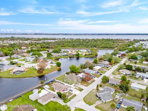 View/Area - 2246 Warwick Rd, Melbourne, FL 32935 photo 6 of 8