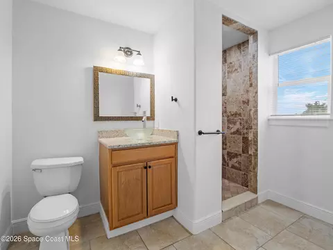 Bath - 2246 Warwick Rd, Melbourne, FL 32935 photo 7 of 7