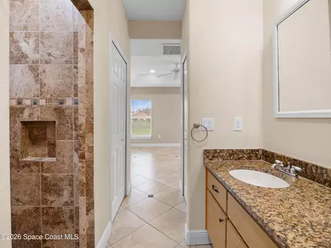 Bath - 2246 Warwick Rd, Melbourne, FL 32935 photo 2 of 7