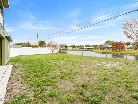Exterior - 2246 Warwick Rd, Melbourne, FL 32935 photo 5 of 6