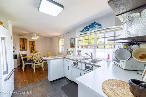 Kitchen - 2953 Easy St, Mims, FL 32754 photo 2 of 2