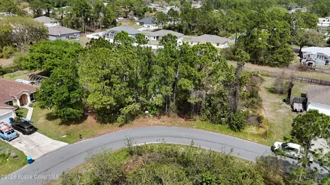 1805 Raintree Ave SE, Palm Bay, FL 32909