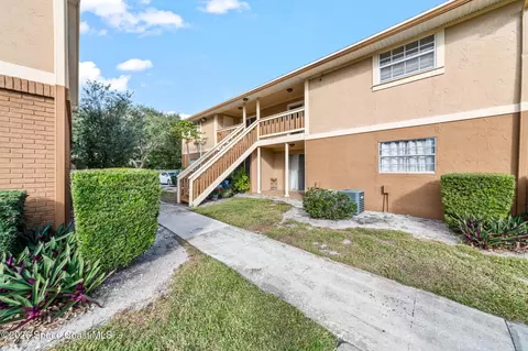 225 Bristol Ln, Melbourne, FL 32935