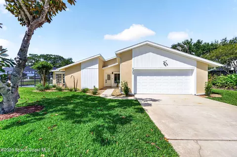 320 Olympia Ct, Melbourne, FL 32940