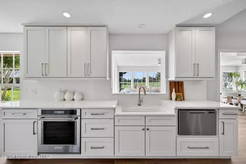 Kitchen - 320 Olympia Ct, Melbourne, FL 32940 photo 2 of 3