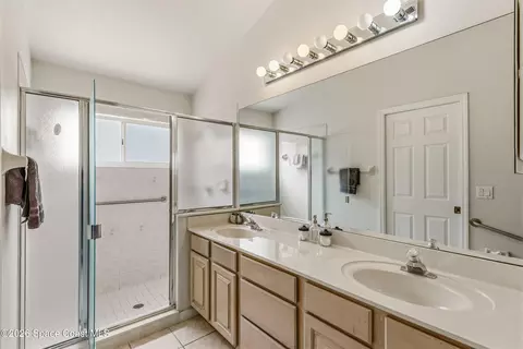 Bath - 975 S Fork Cir, Melbourne, FL 32901 photo 1 of 2