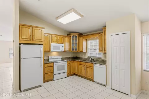 Kitchen - 975 S Fork Cir, Melbourne, FL 32901 photo 3 of 3