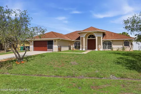 5878 NW Carovel Ave, Port Saint Lucie, FL 34986