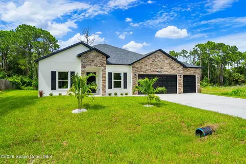 1024 Tevis St SE, Palm Bay, FL 32909
