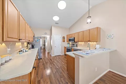Kitchen - 1500 Whitman Dr, Melbourne, FL 32904 photo 3 of 4