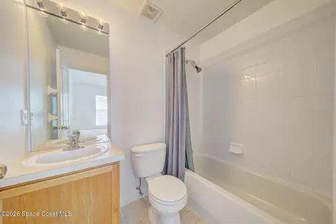 Bath - 1322 Hampton Park Ln, Melbourne, FL 32940 photo 2 of 3