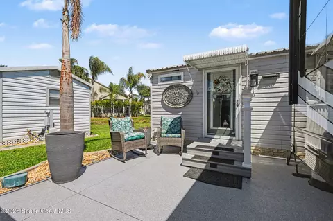 35 Sunset Dr, Titusville, FL 32780