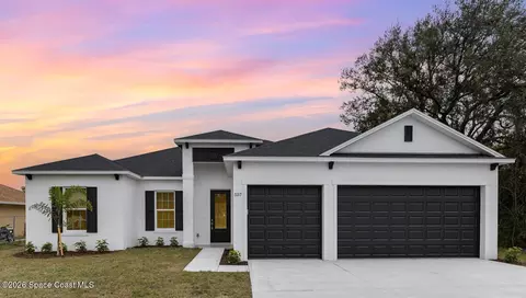 343 Curry St NE, Palm Bay, FL 32907