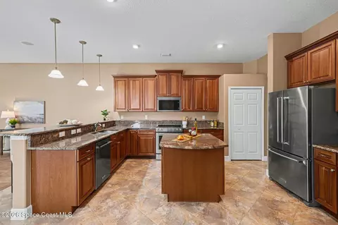 Kitchen - 3457 Bancroft Dr, Melbourne, FL 32940 photo 4 of 6