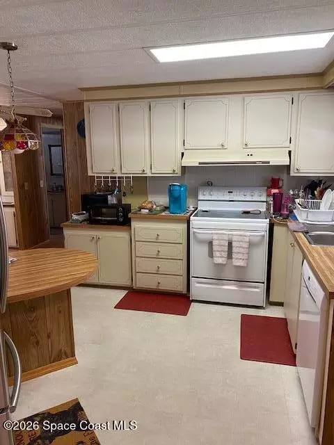 533 Ruth Cir, Melbourne, FL 32904 photo 2