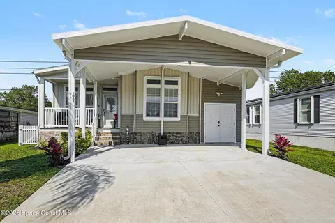 1067 Wren Cir, Barefoot Bay, FL 32976