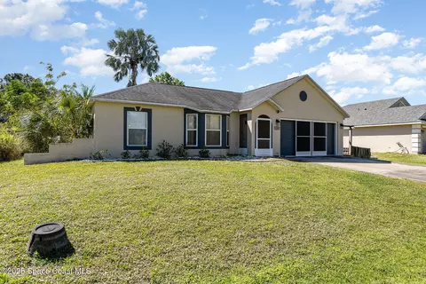 1386 Scranton St SW, Palm Bay, FL 32908