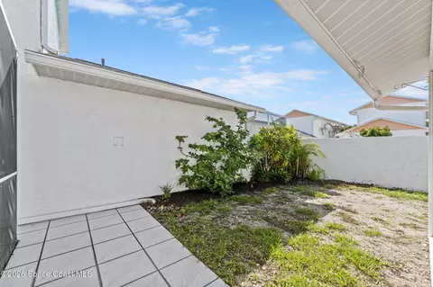 Exterior - 1018 Villa Dr, Melbourne, FL 32940 photo 4 of 5