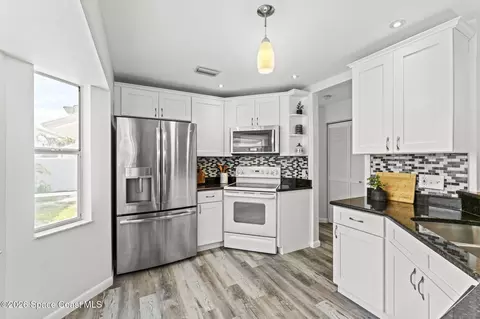 Kitchen - 1018 Villa Dr, Melbourne, FL 32940 photo 2 of 5