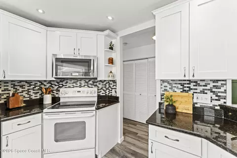 Kitchen - 1018 Villa Dr, Melbourne, FL 32940 photo 5 of 5