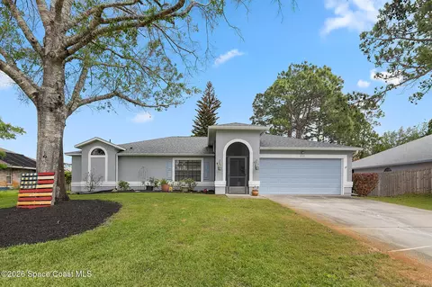 211 Seahorse Cir SE, Palm Bay, FL 32909
