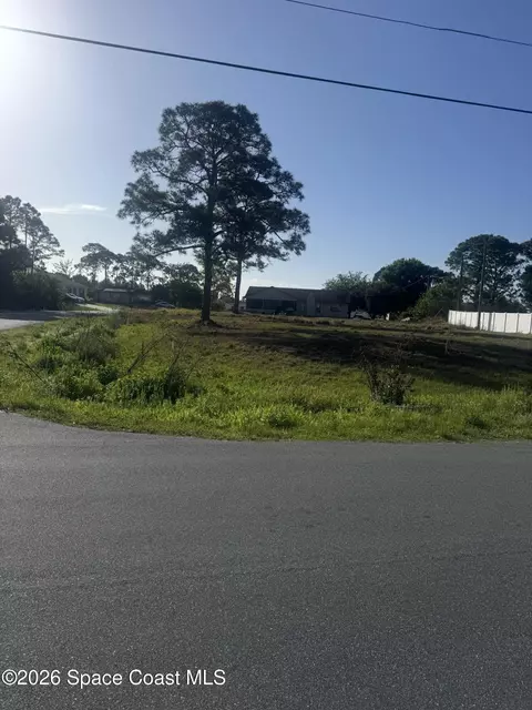 2901 Toulon Rd SE, Palm Bay, FL 32909