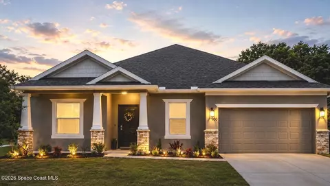 900 Nixon Cir NE, Palm Bay, FL 32907