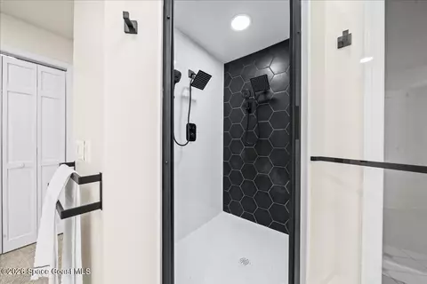 Bath - 476 Veracruz Blvd, Indialantic, FL 32903 photo 2 of 10