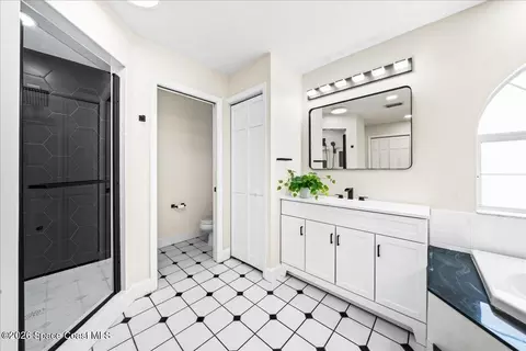 Bath - 476 Veracruz Blvd, Indialantic, FL 32903 photo 1 of 10