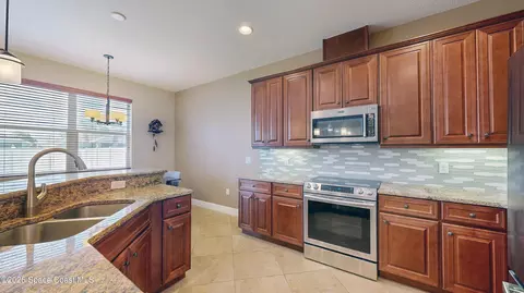 Kitchen - 3212 Constellation Dr, Melbourne, FL 32940 photo 3 of 4