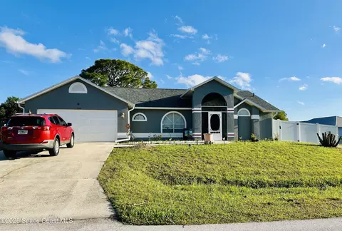 1098 Falconer St NW, Palm Bay, FL 32907