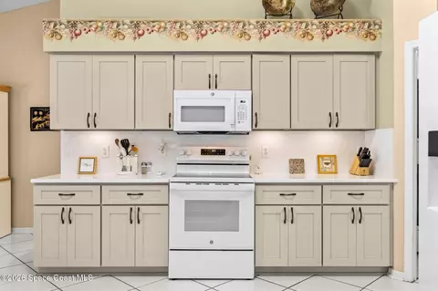 Kitchen - 1012 Sabal Grove Dr, Rockledge, FL 32955 photo 7 of 7